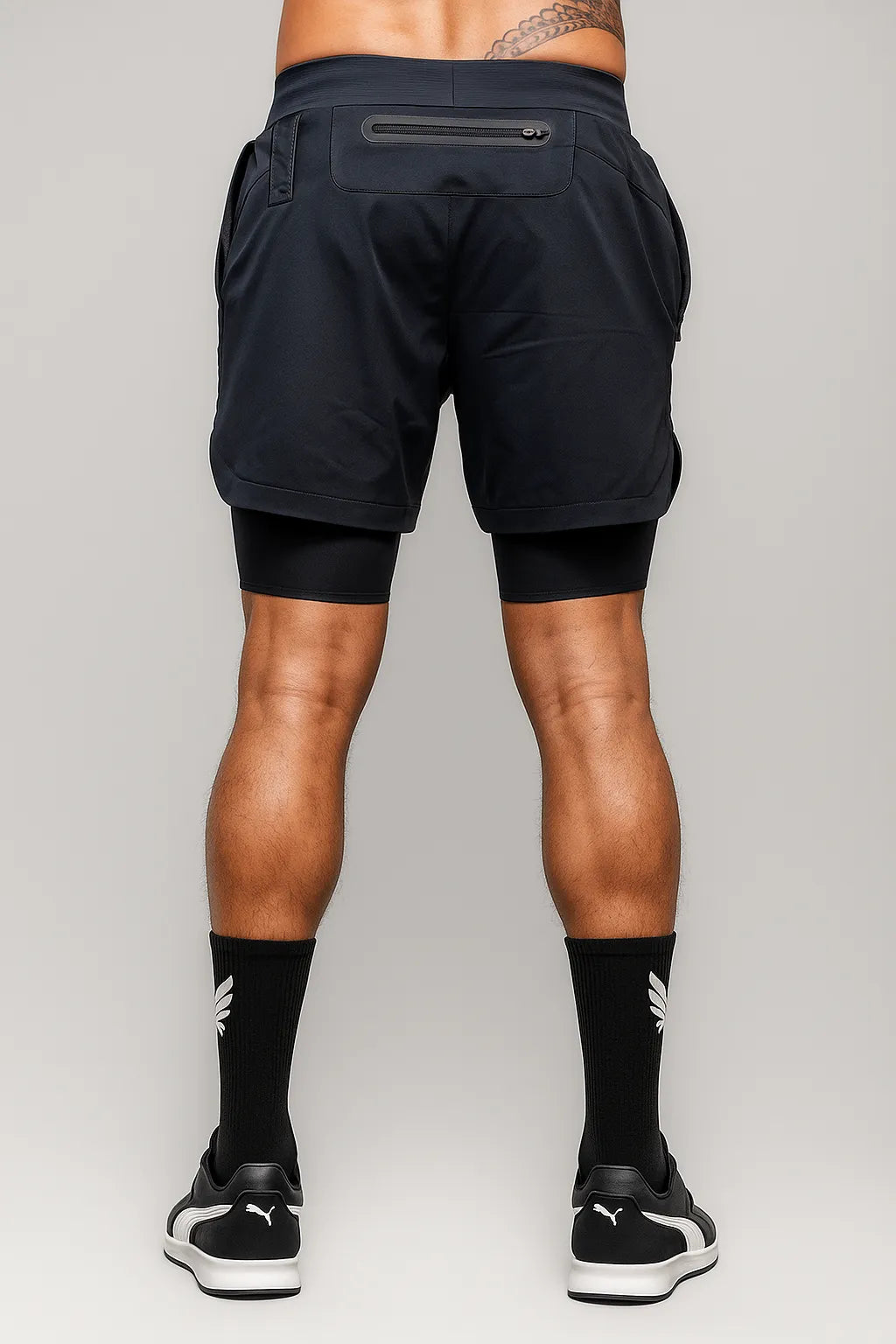 Athletic look featuring NIVɅYS sustainable sportswear for training and leisure.