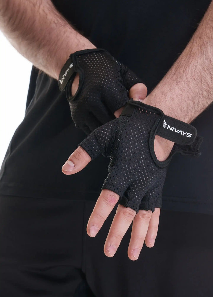 Sustainable NIVɅYS gloves eco-conscious activewear.
