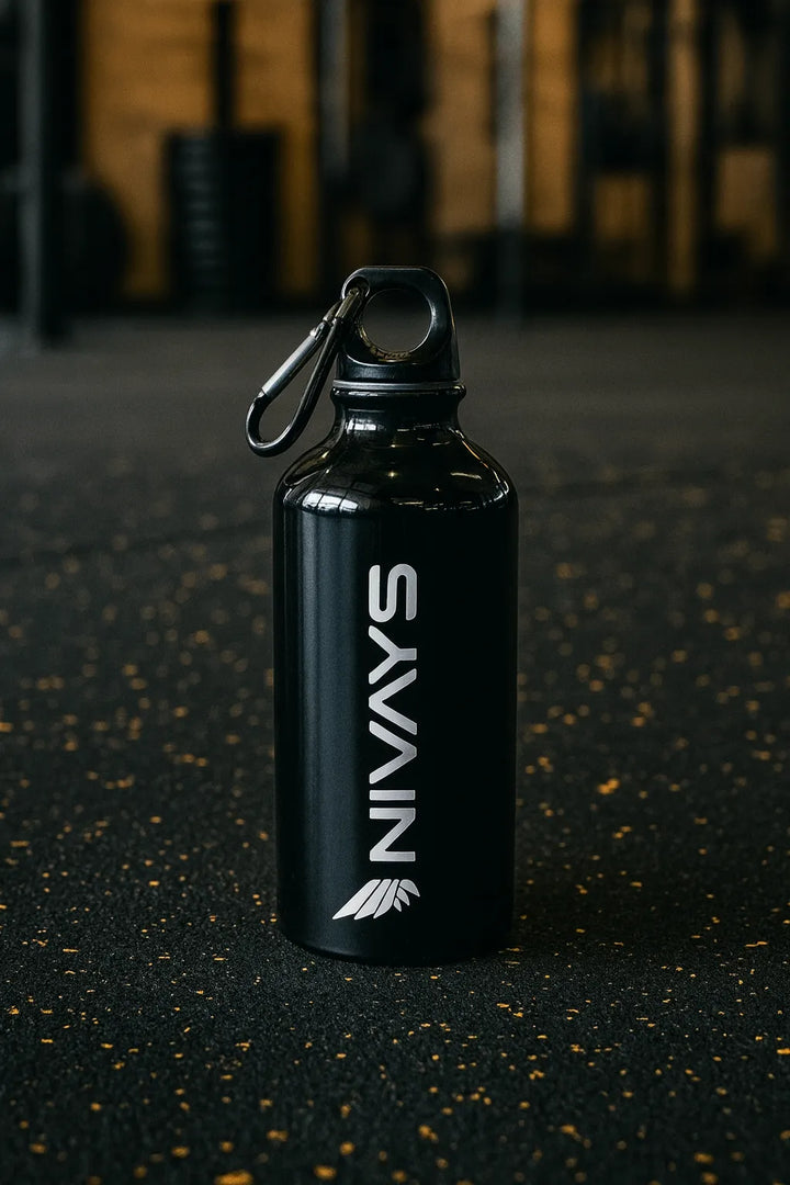 NIVɅYS recycled aluminium sports bottle with carabiner for sustainable hydration