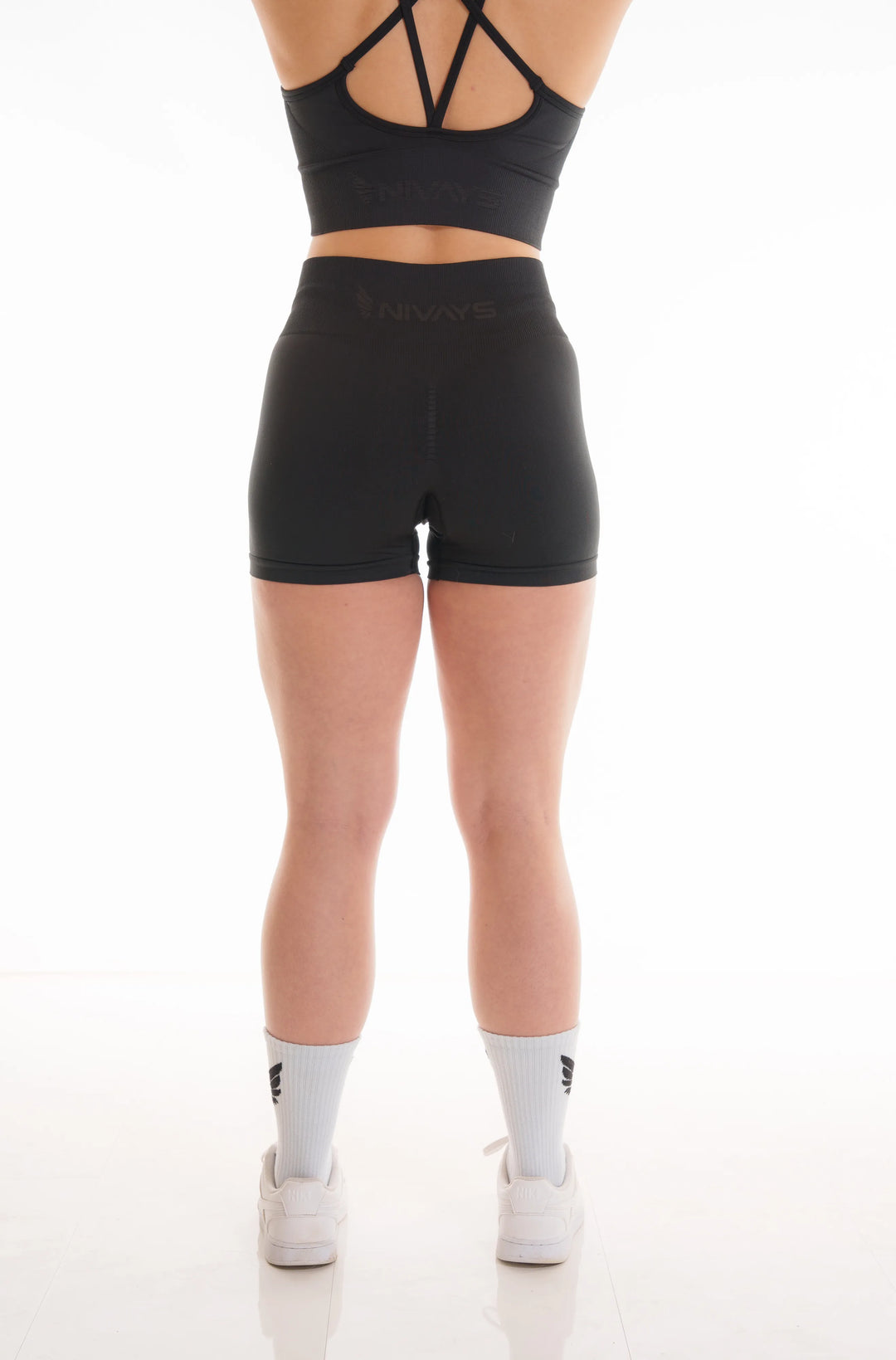 Comfortable and sustainable NIVɅYS Zeyla Seamless Booty Shorts.