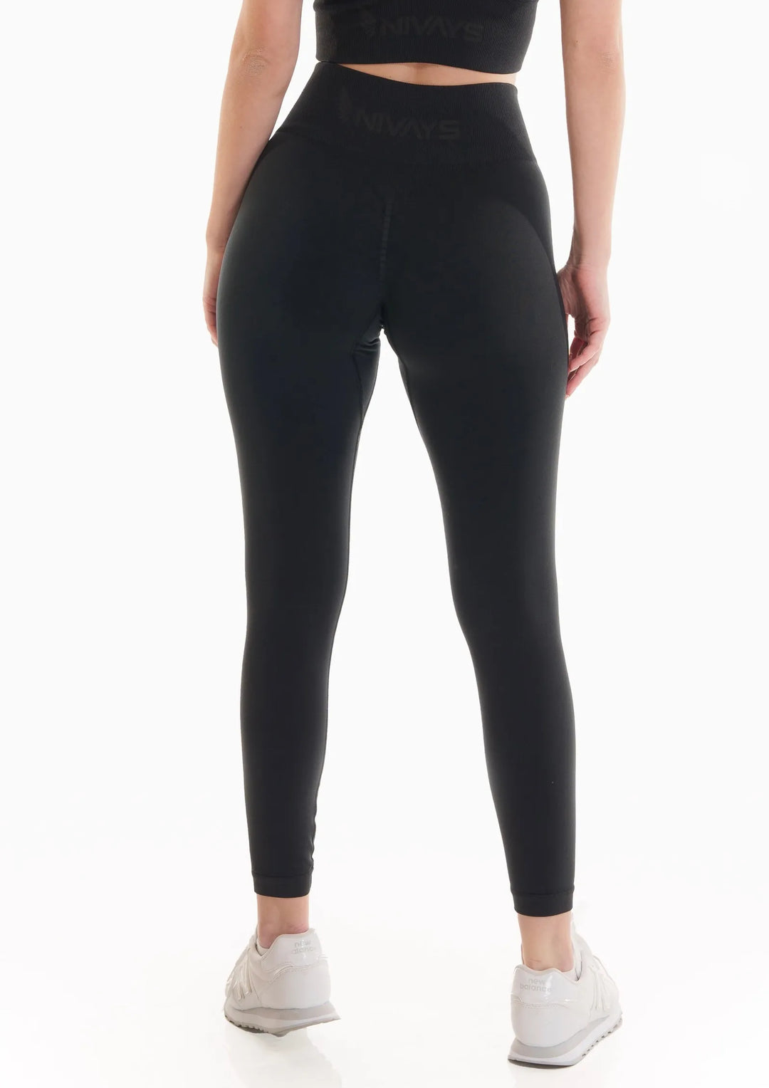 Comfortable and sustainable NIVɅYS Zeyla Booty Leggings.