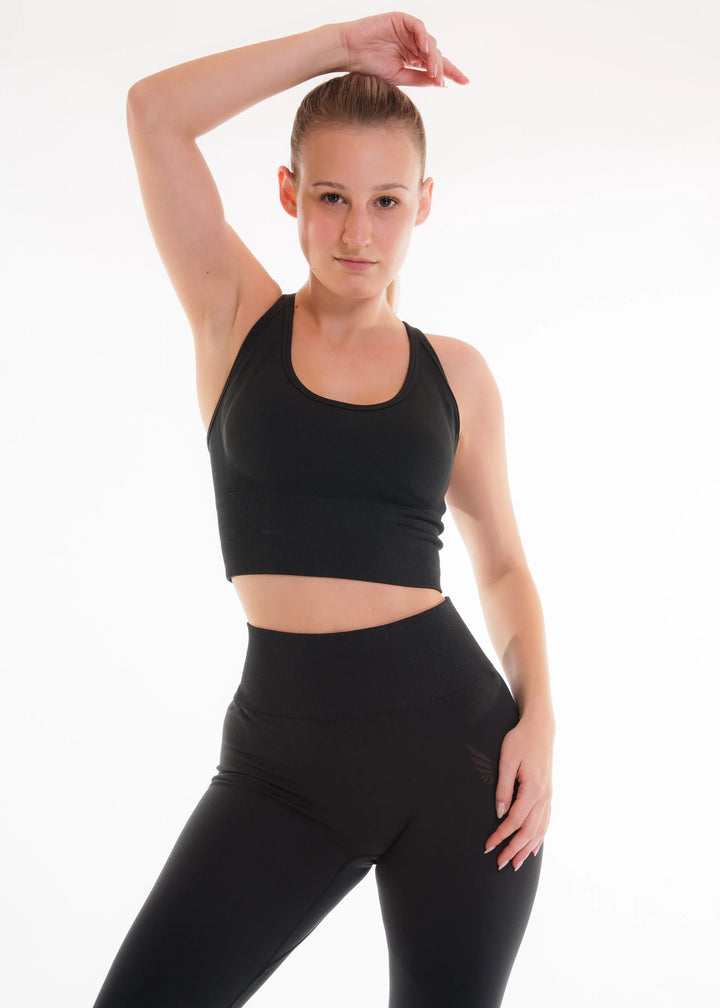 Comfortable and sustainable NIVɅYS Zeyla activewear.