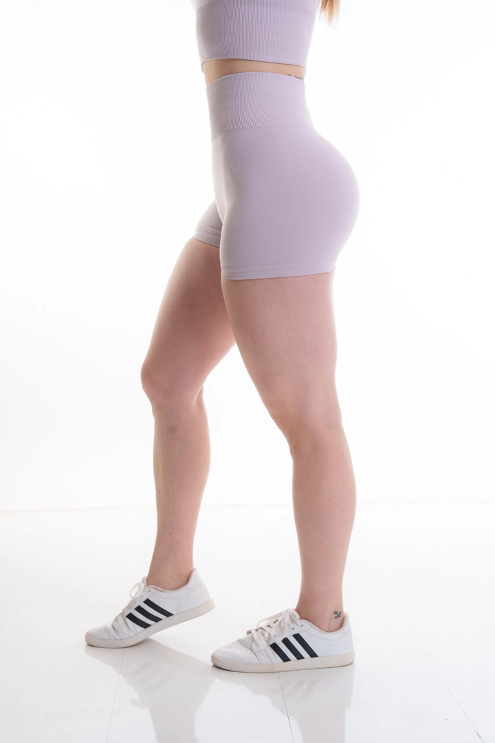 NIVɅYS high-performance activewear, made from sustainable recycled fabric for training and exercise.