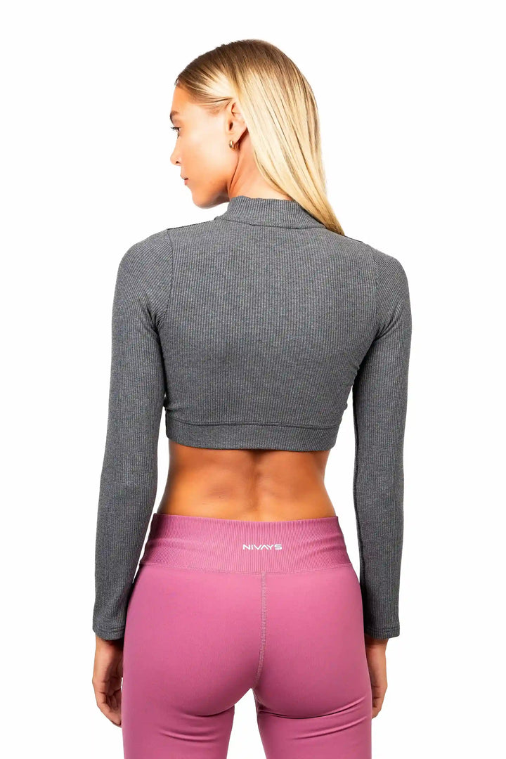 Comfortable and breathable NIVɅYS sustainable activewear.