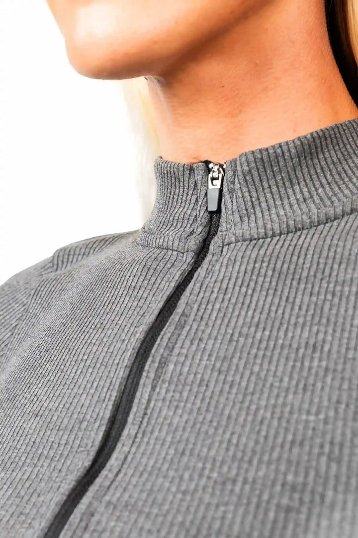 Stylish and comfortable NIVɅYS sustainable sportswear.