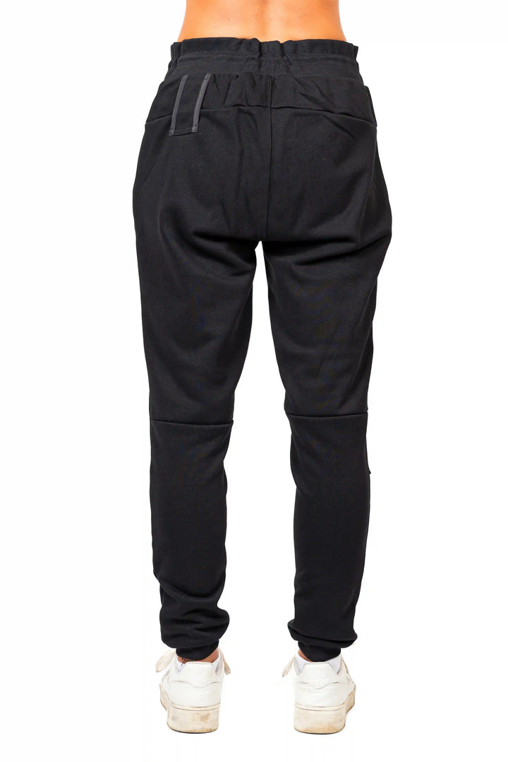 Comfortable and flexible NIVɅYS eco-friendly activewear.