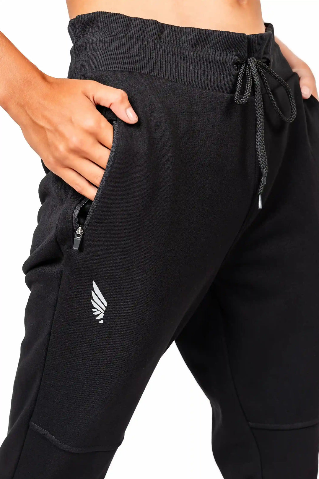 Soft and sustainable NIVɅYS joggers sportswear.