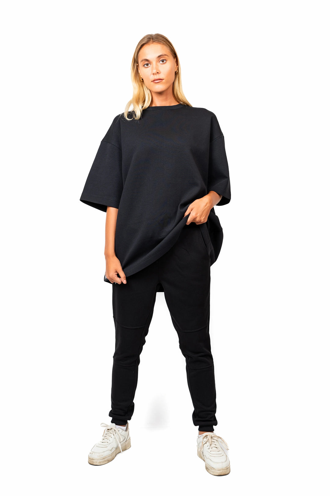 Comfortable and well-fitting NIVɅYS ethical activewear for everyday movement.